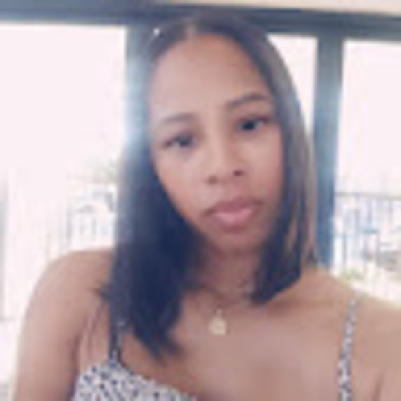 Meet your Posher, Dominique - Picture 1 of 1